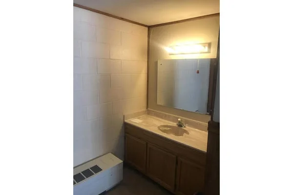 Room 8 — One King Bed